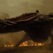 Daenerys Targaryen-chevauchant-Drogon-saison 7